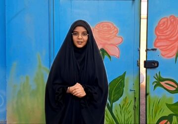 استقبال دانش‌آموزان دبیرستان ریحانه‌النبی از پیکر مطهر شهید گمنام