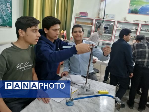 حضور دانش‌آموزان دبیرستان نمونه دانش در پژوهشسرا جابربن‌حیان