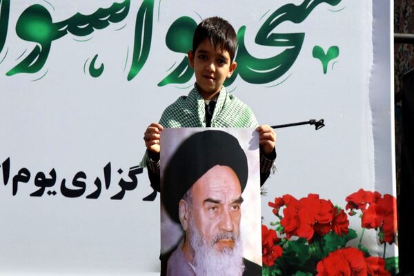 حضور پرشور دانش‌آموزان پاکدشتی در راهپیمایی روز ۱۳ آبان