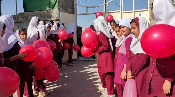 ویژه برنامه هفته معلم در دبستان استقلال حاجی آباد