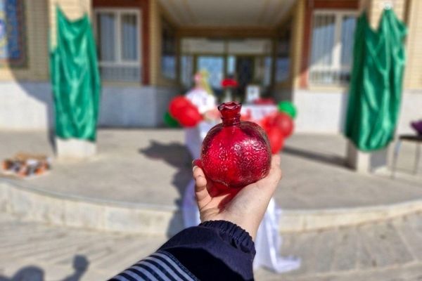 برنامه های شاد و متنوع به مناسبت شب یلدا در مدرسه منتصرین شاهد