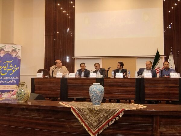 تجلیل از اصحاب رسانه توسط فرماندار و شهرداری‌های برخوار در سالن فرمانداری برخوار 