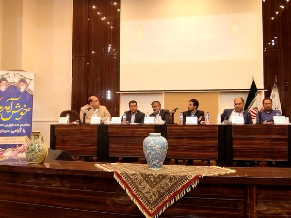 تجلیل از اصحاب رسانه توسط فرماندار و شهرداری‌های برخوار در سالن فرمانداری برخوار 