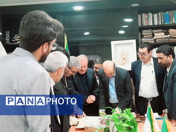 بازدید معاون وزیر و رئیس مرکز اطلاع رسانی و روابط عمومی وزارت آموزش و پرورش از مدرسه ماندگار سعادت بوشهر