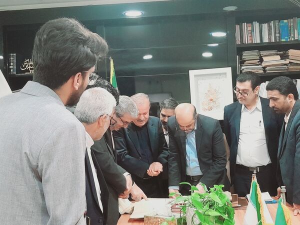 بازدید معاون وزیر و رئیس مرکز اطلاع رسانی و روابط عمومی وزارت آموزش و پرورش از مدرسه ماندگار سعادت بوشهر