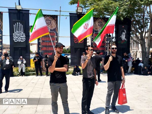 جاماندگان آذربایجان شرقی با چشمانی اشک‌بار به امید روز رجعت با رهبر شهید