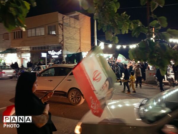 رژه خودرویی دور میدان مرکزی خلیل آباد