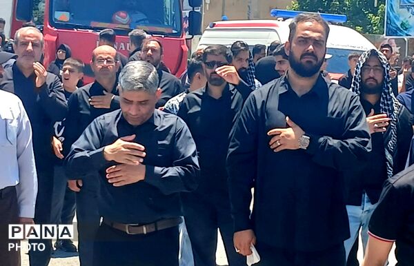  برافراشته شدن پرچم های «یالثارات‌الحسین» بر دوش عزاداران حسینی کامیاران