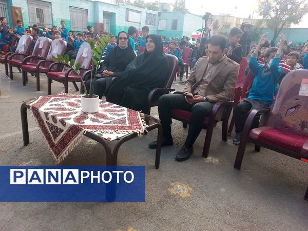جشن روز دانش‌آموز در دبستان شهید رسول نم‌نبات ناحیه ۴ اصفهان 