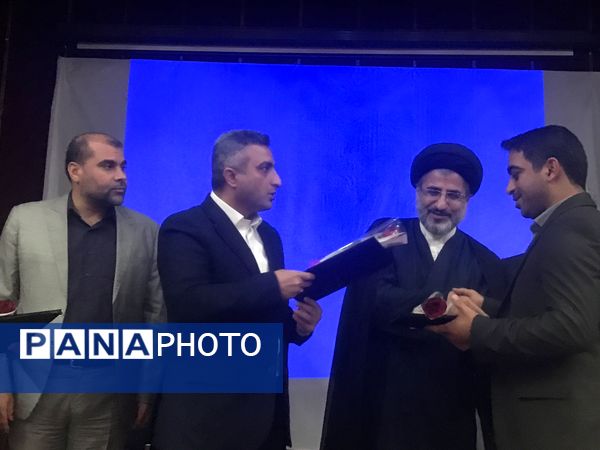 همایش تجلیل از مدیران و کارکنان نمونه شهرستان محمودآباد 