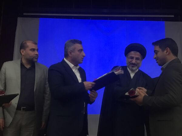 همایش تجلیل از مدیران و کارکنان نمونه شهرستان محمودآباد 