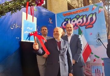 طنین زنگ انقلاب در دبیرستان هاجر با حضور وزیر آموزش‌وپرورش