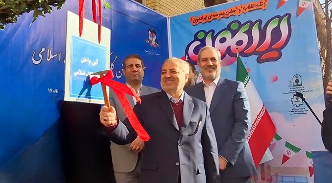 طنین زنگ انقلاب در دبیرستان هاجر با حضور وزیر آموزش‌وپرورش