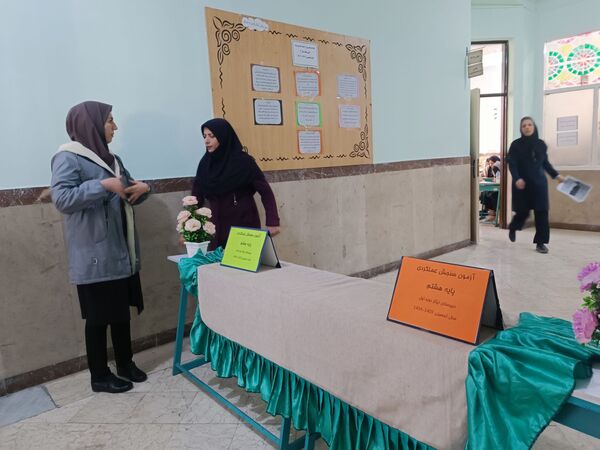 رقابت دانش‌آموزان در آزمون سنجش عملکردی مدرسه دخترانه ایثار
