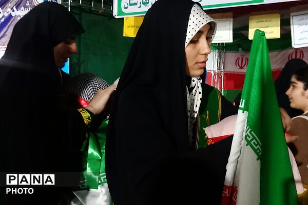 سربندهای “یا امام رضا”؛ پیوند نسل نو با سیره ائمه اطهار در تجمعات بهارستان