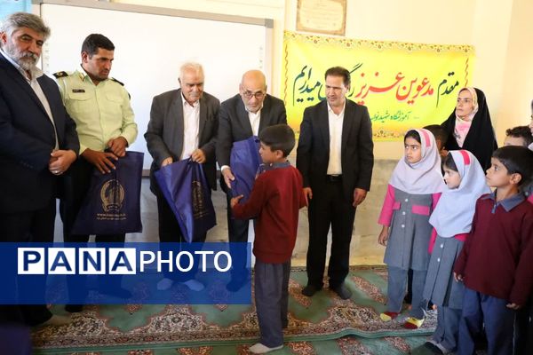 بازدید مدیرکل آموزش و پرورش استان یزد از آموزشگاه شهید نواب صفوی بهاباد