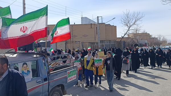 حضور گسترده مردم سفیددشت در راهپیمایی ۲۲ بهمن