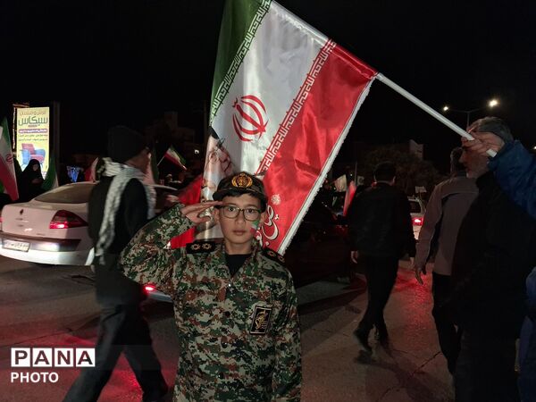 اجتماع مردمی در بیست و چهارمین شب در حمایت از جبهه حق در بلوار فضل نیشابور
