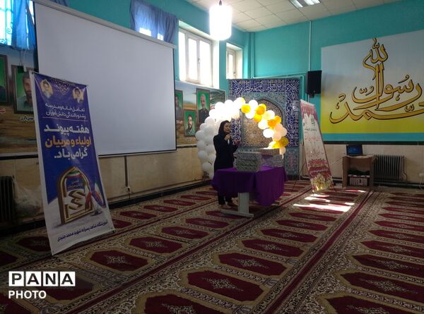 انتخابات انجمن اولیا و مربیان و تجلیل از اعضای انجمن سال گذشته