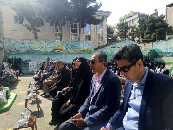 مراسم باشکوه زنگ ایثار و مقاومت در مدرسه شاهد تکتم ناحیه ۳