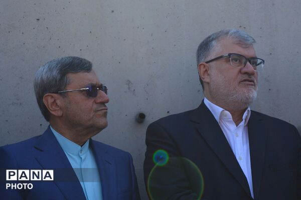 بازدید استاندار تهران از دبیرستان تمام هوشمند «شهید ابراهیم رئیسی» بهارستان دو
