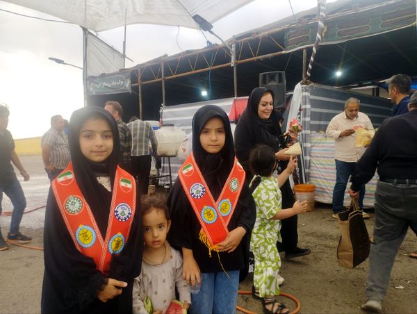 خدمت‌رسانی فرهنگیان و دانش‌آموزان پیشتاز زنجانی در موکب هیات رزمندگان ایجرود