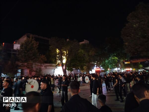 عزاداری هیئت زنجیرزنی نیشابور در حسینیه امام خمینی(ره)