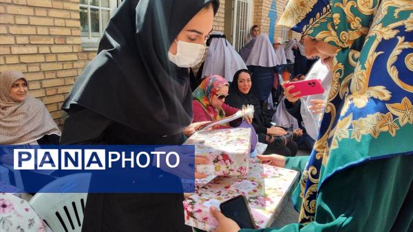 جشن روز معلم دبیرستان شهیده محبوبه دانش 