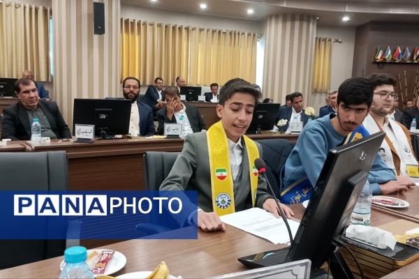 دیدار وزیر آموزش‌وپرورش با نماینده تشکل‌های دانش‌آموزی استان فارس