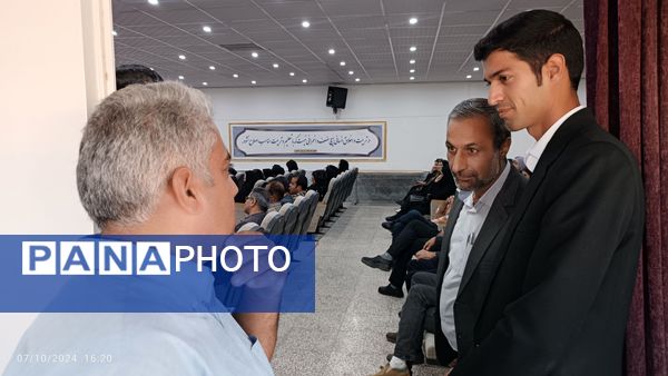 جلسه انجمن اولیا دبیرستان رئیس‌زاده خلیل‌آباد