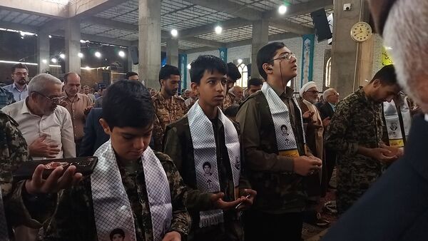 برگزاری نماز جمعه در آغاز هفته بسیج دانش آموزی با حضور دانش آموزان بسیجی نیشابور