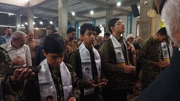برگزاری نماز جمعه در آغاز هفته بسیج دانش آموزی با حضور دانش آموزان بسیجی نیشابور