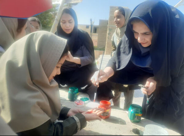 حضور پرشور دانش آموزان مدارس شهرستان خاتم در راهپیمایی ۱۳ آبان 
