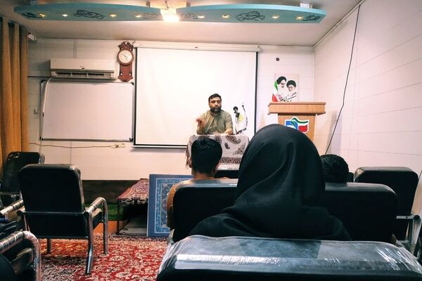 دوره آموزش خبرنگاری و موبایل‌گرافی در کازرون آغاز برای پیشرفت شهرستان است