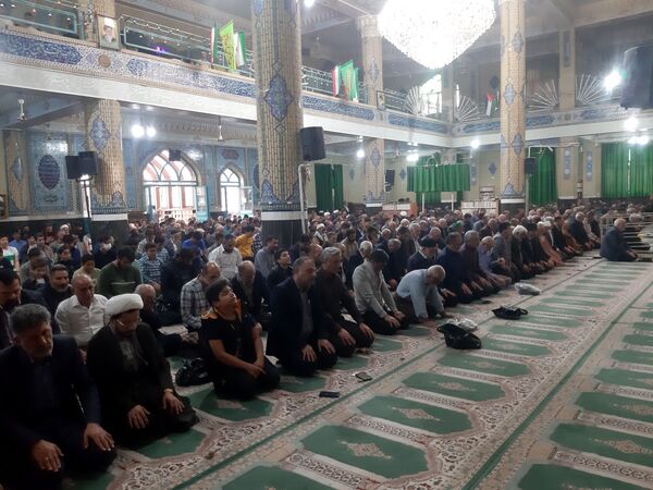 نماز عبادی سیاسی جمعه با حضور پرشور عموم مردم شهرستان ورامین
