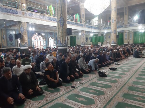 نماز عبادی سیاسی جمعه با حضور پرشور عموم مردم شهرستان ورامین