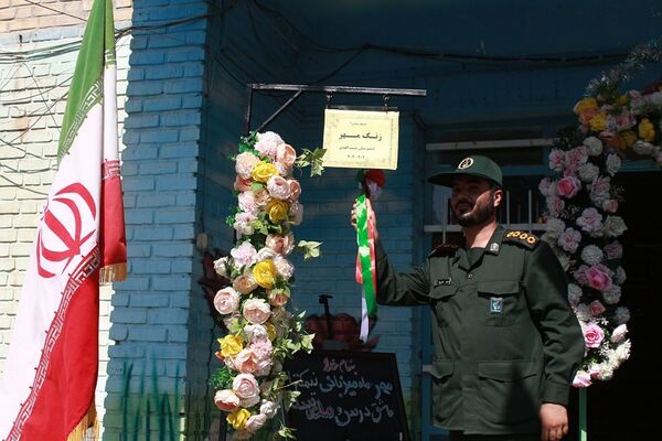 آیین نواختن زنگ بازگشایی مدارس در بهارستان‌2