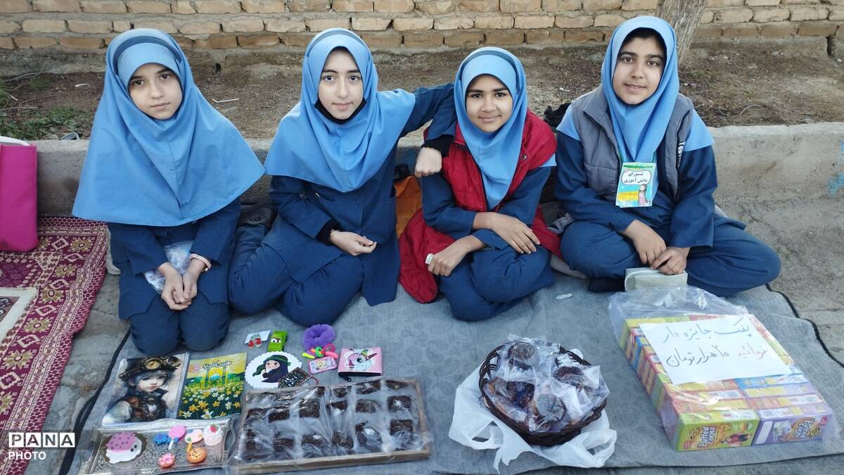 بازارچه دانش آموزی در مدرسه فرهنگ سردار شهید عبدی خلیل آباد