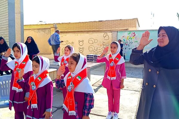 جشن شکوفه‌ها ویژه دانش‌آموزان پایه اول در دبستان حدیث شهرستان باشت