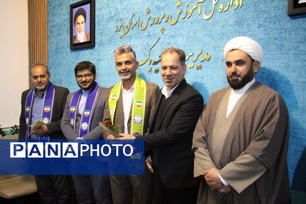 نشست ریاست سازمان دانش‌آموزی با مدیر آموزش و پرورش ناحیه یک یزد