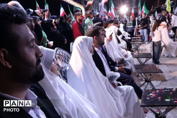 جشن ازدواج ۱۴ زوج جوان در میدان معلم شیراز - 2