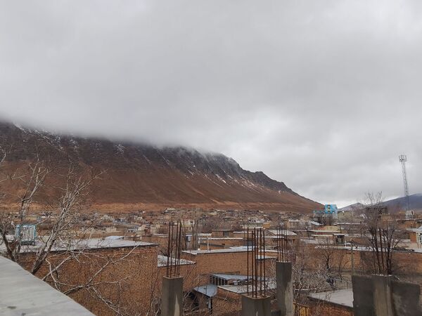 بارش زیبای باران با عطر و بوی بهار در شهرستان بن