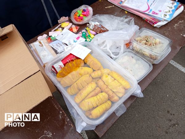 برپایی بازارچه دانش آموزی در دبیرستان شاهد هاجرشهرستان کاشمر