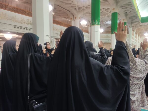 اجتماع دختران دانشجو در حرم مطهر حضرت معصومه (س) به مناسبت روز دختر  