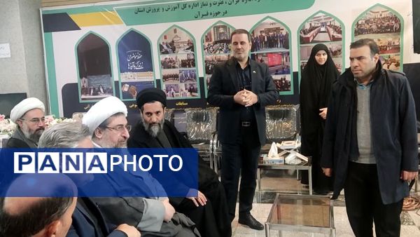 بازدید نماینده ولی فقیه در استان آذربایجان شرقی از نمایشگاه قرآن و عترت