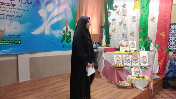 آیین نواخته شدن زنگ نماز در دبیرستان نجمه