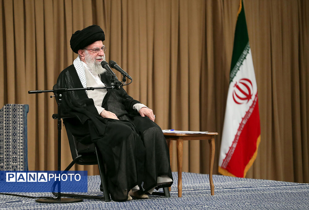 جمعی از فرماندهان نیروی هوایی ارتش با رهبر انقلاب دیدار می‌کنند