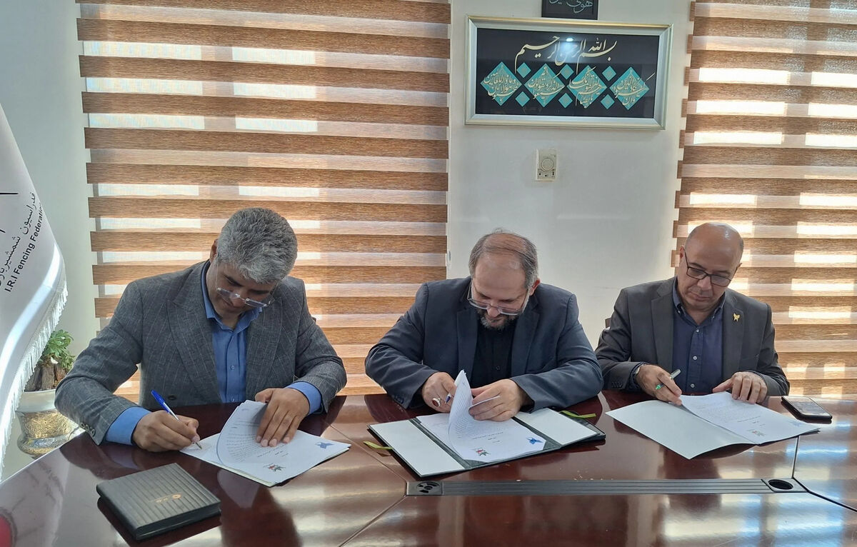 امضای تفاهم‌نامه همکاری بین فدراسیون شمشیربازی و دانشگاه آزاد اسلامی