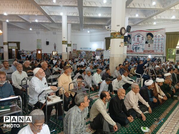 حضور مدیر آموزش و پرورش مه‌ولات در تریبون نماز جمعه