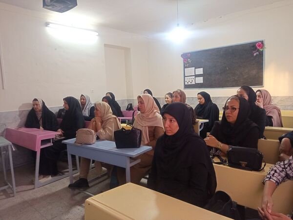 اولین جلسه انجمن اولیا در دبستان سمیه 